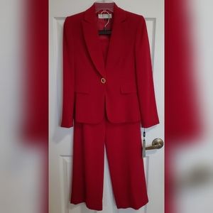 Price ⬇️⬇️⬇️⬇️ Tahari Dark Red 2 Piece Suit 🍷💄♥️